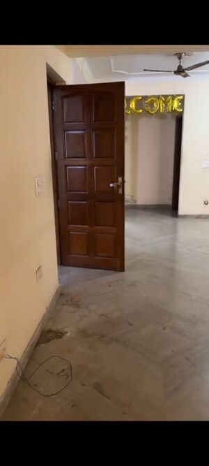 Room in 6 BHK Villa at Sector 52 – for Sale