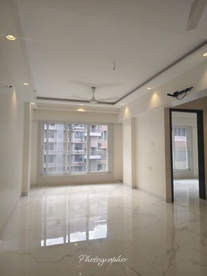 2 BHK Apartment For Rent in Elegant Navratnamala CHS, Santacruz East