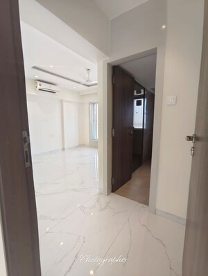 Room in 2 BHK Apartment at Elegant Navratnamala CHS, Santacruz East – for Rent