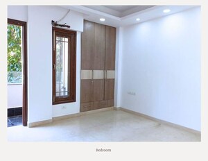Room in 3 BHK Builder Floor at Safdarjung Enclave – for Rent