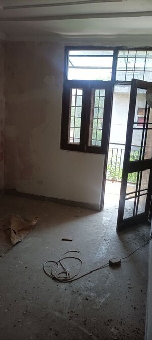 2 BHK Apartment For Rent in RWA Jalvayu Vihar, Sector 25