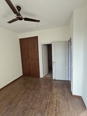 Room in 3 BHK Apartment at BPTP Astaire Gardens, Sector 70a – for Rent