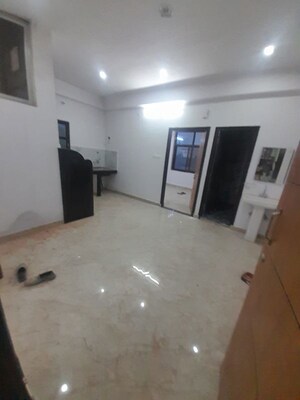 Room in 2 BHK Builder Floor at Chinhat – for Rent