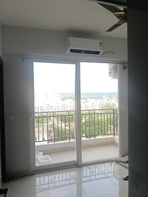 Room in 2 BHK Apartment at Signature Global Prime, Sector 63a – for Rent