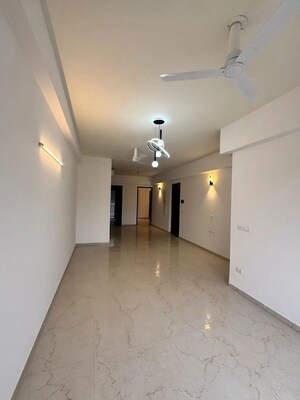 Room in 3.5 BHK Apartment at Smart World Orchard, Sector 61 – for Rent