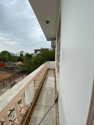 Balcony in 2 BHK Builder Floor at Dlf City Phase 3 – for Rent