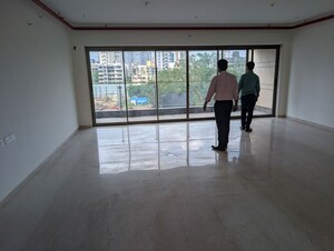 Room in 4 BHK Apartment at Sampoorna Apartments, Chembur – for Rent