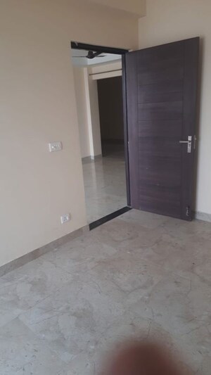 Room in 2.5 BHK Apartment at Arjunganj – for Sale
