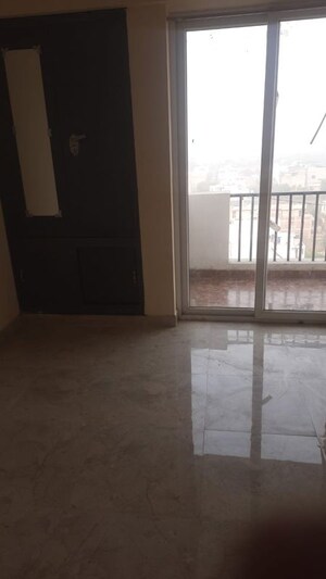 Room in 2.5 BHK Apartment at Arjunganj – for Sale