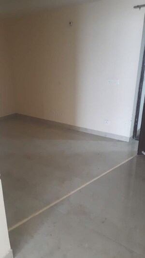 Room in 2.5 BHK Apartment at Arjunganj – for Sale