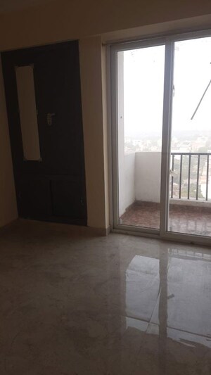 Room in 2.5 BHK Apartment at Arjunganj – for Sale