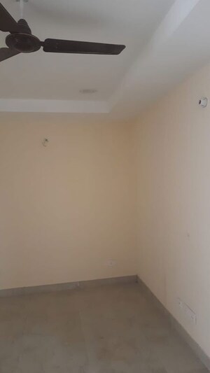 Room in 2.5 BHK Apartment at Arjunganj – for Sale
