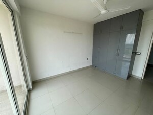 Room in 3 BHK Apartment at Sector 108 – for Rent