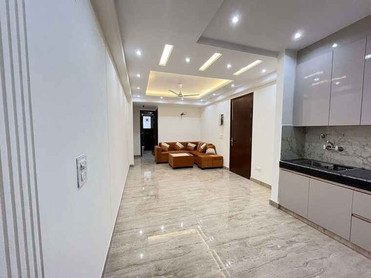  Parking, freedom fighters enclave 3 Bedroom 1550 Sq.Ft. Builder Floor In Freedom Fighters Enclave Delhi 10685678