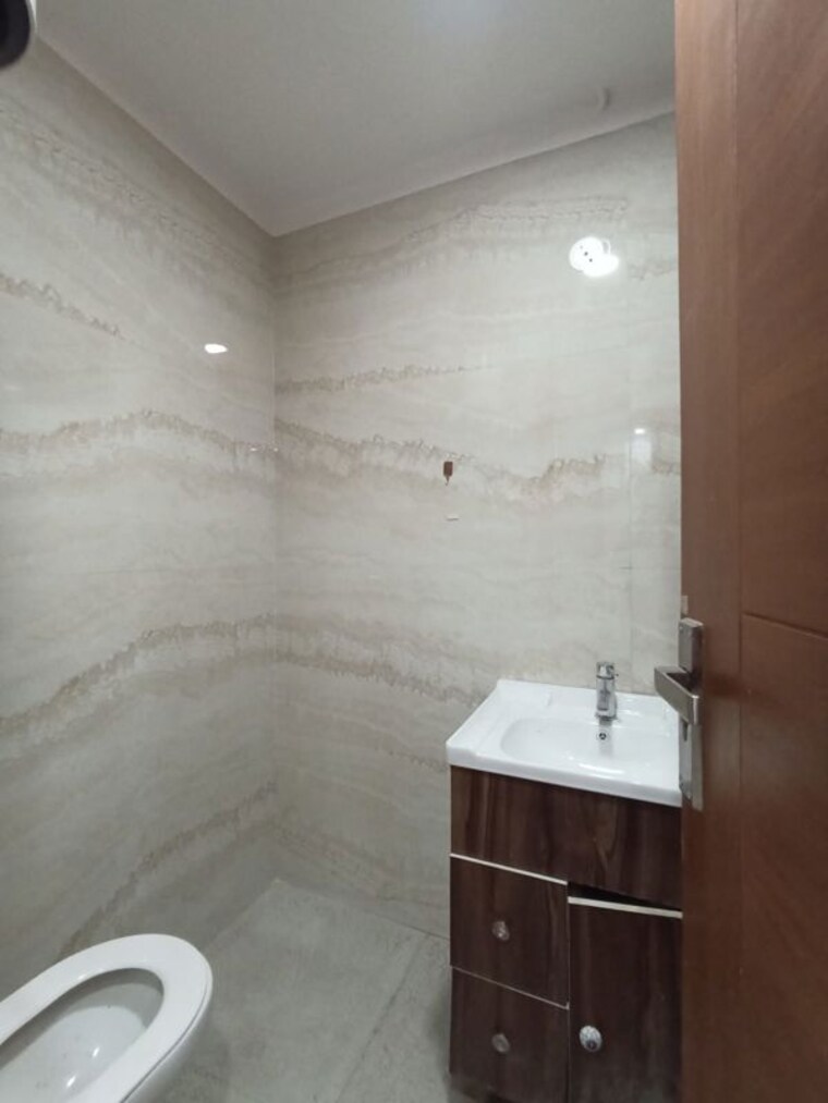Bathroom, freedom fighters enclave 3 Bedroom 1550 Sq.Ft. Builder Floor In Freedom Fighters Enclave Delhi 10685678