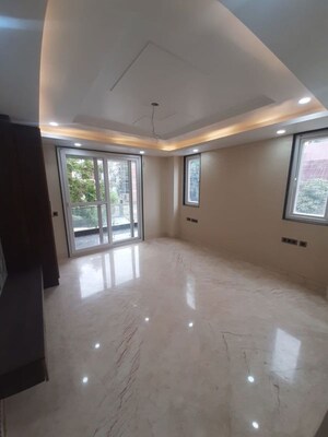 Room in 3 BHK Builder Floor at DLF Pink Town House, Dlf City Phase 3 – for Rent