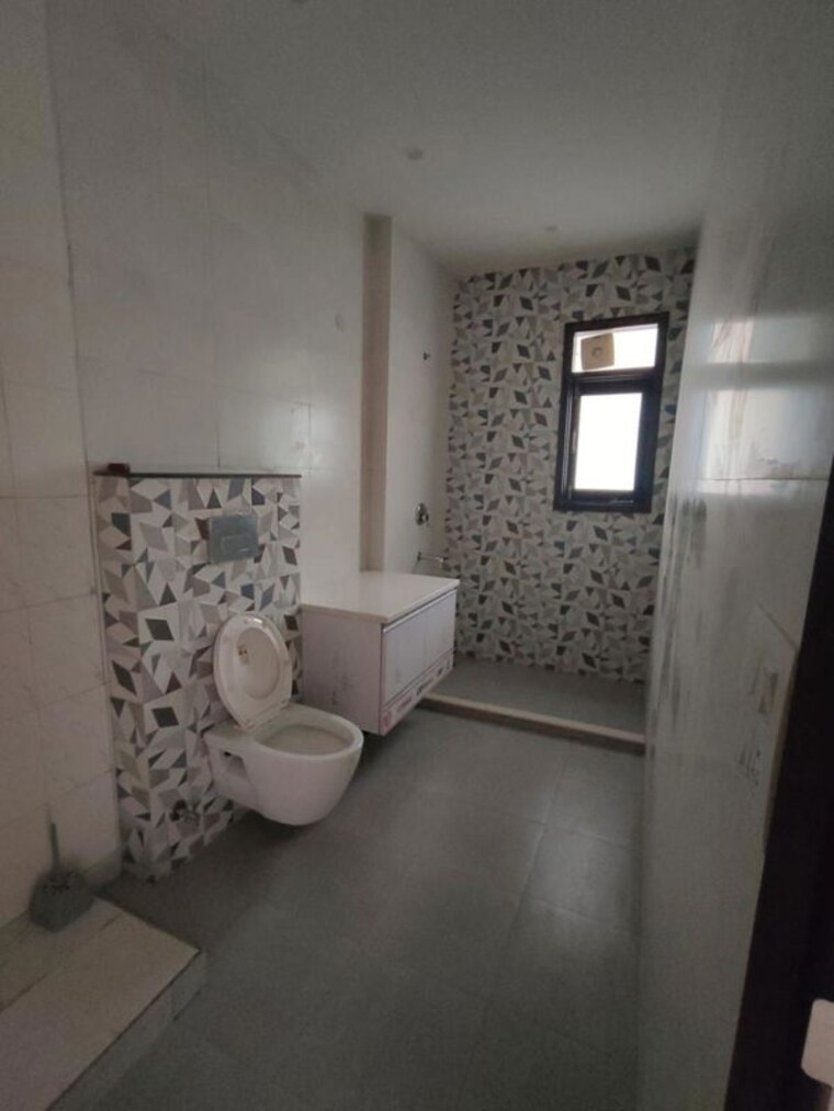 Bathroom, sushant lok i 3 Bedroom 215 Sq.Yd. Builder Floor In Sushant Lok I Gurgaon 10685692