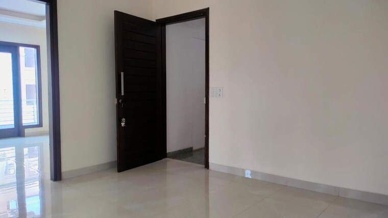 Room, sushant lok i 3 Bedroom 215 Sq.Yd. Builder Floor In Sushant Lok I Gurgaon 10685692