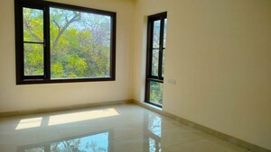 Room in 3 BHK Builder Floor at Sushant Lok I – for Rent