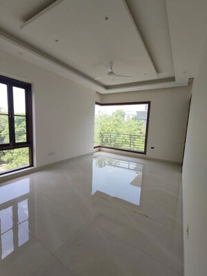 Room in 3 BHK Builder Floor at Sushant Lok I – for Rent
