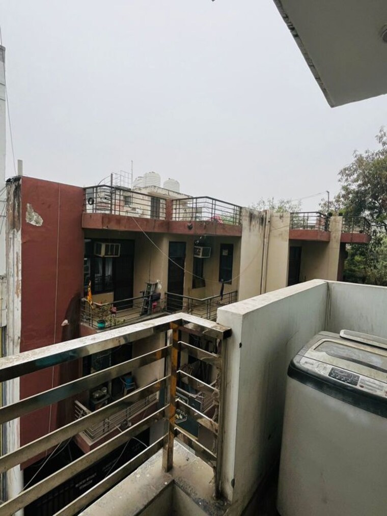 Balcony, freedom fighters enclave 2 Bedroom 950 Sq.Ft. Builder Floor In Freedom Fighters Enclave Delhi 10685700