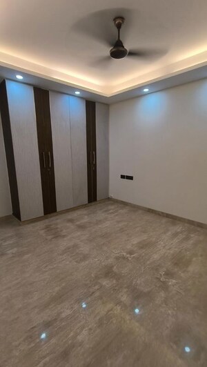 Room in 3 BHK Apartment at Shivalik Colony – for Rent