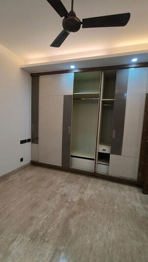 Room in 3 BHK Apartment at Shivalik Colony – for Rent