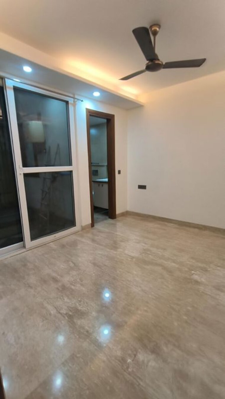 Room, shivalik colony 3 Bedroom 1800 Sq.Ft. Apartment In Shivalik Colony Delhi 10685697