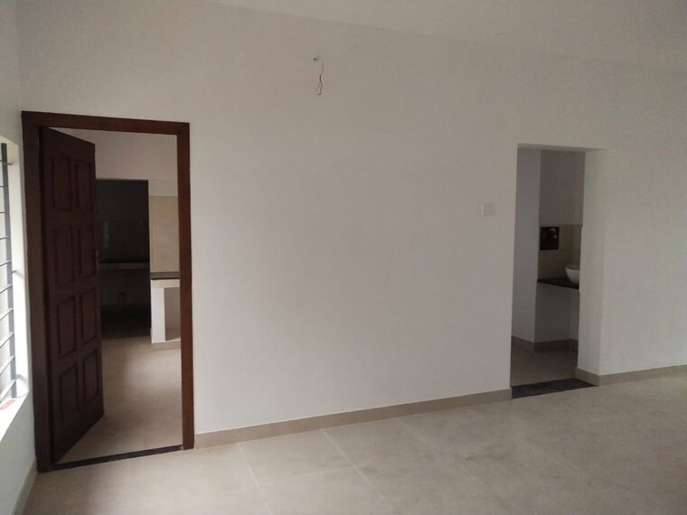 Room, gandhipuram Commercial Office Space 1500 Sq.Ft. In Gandhipuram Coimbatore 10685710