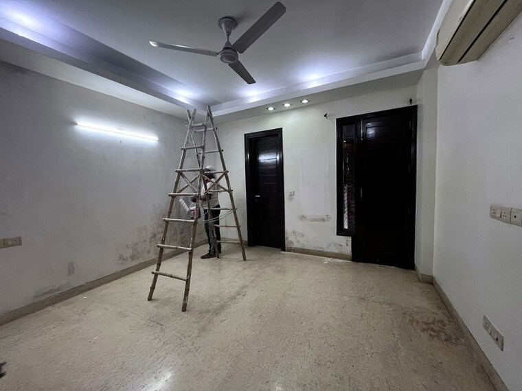 Room, shivalik colony 3 Bedroom 1800 Sq.Ft. Apartment In Shivalik Colony Delhi 10685721