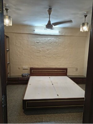 Room in 2 BHK Apartment at Khar West – for Rent