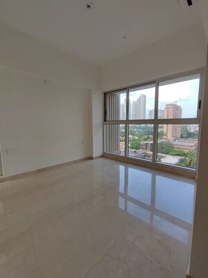 Room in 2 BHK Apartment at Lodha Primo, Parel – for Rent