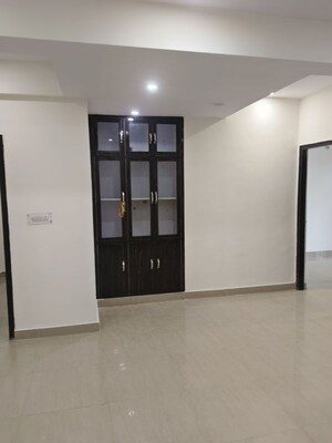 Room in 2 BHK Apartment at RWA Apartments Sector 53, Sector 53 – for Rent