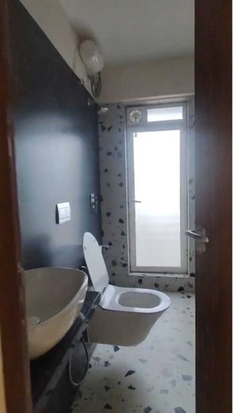 Bathroom, chembur 3 Bedroom 1000 Sq.Ft. Apartment In Chembur Mumbai 10685771
