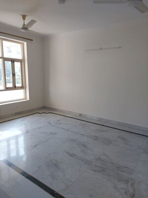 Room in 2 BHK Builder Floor at Sector 22 – for Rent