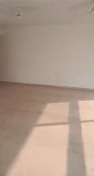 Room in 3.5 BHK Apartment at Sapra Power Boulevard, Mundhwa – for Rent