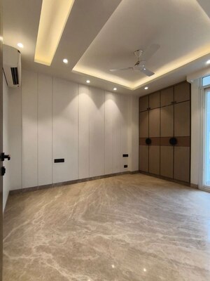 Room in 1 RK Apartment at DLF Imperial Residences, Dlf Phase I – for Rent