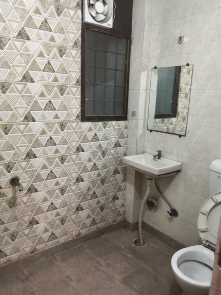 Bathroom, rwa-apartments-sector-53 2 Bedroom 1200 Sq.Ft. Villa In Sector 53 Noida 10685818