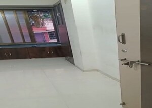 Furnished Amenities in 2 BHK Apartment at Goregaon East – for Rent