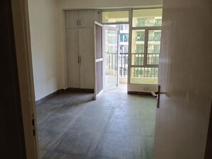Room in 2 BHK Apartment at Gaur City 2 - 12th Avenue, Sector 16c Greater Noida – for Rent