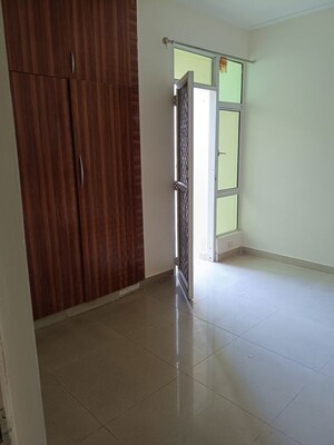 Room in 2 BHK Apartment at Gaur City 2 - 12th Avenue, Sector 16c Greater Noida – for Rent
