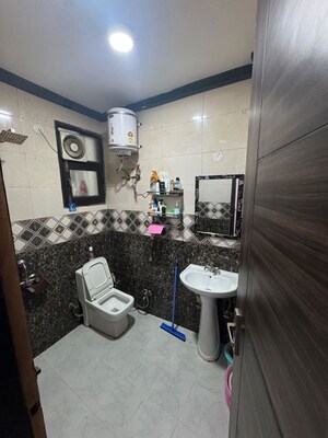 Team Area in 1 BHK Builder Floor at Saket – for Rent
