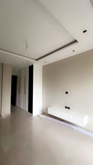 Room in 2 BHK Builder Floor at Sector 22 – for Rent