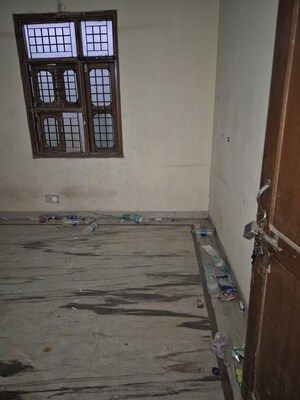 Furnished Amenities in 1 RK Builder Floor at Mayur Vihar – for Rent