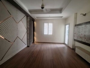 Room in 3 BHK Builder Floor at Sector 22 – for Rent