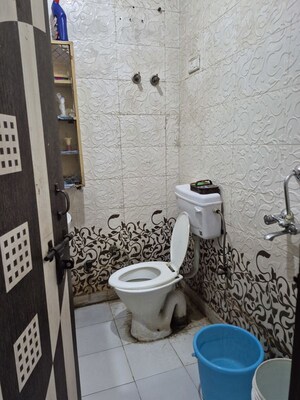 Bathroom in 1.5 BHK Builder Floor at Mayur Vihar – for Rent
