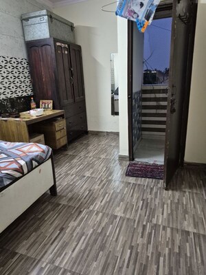 Room in 1.5 BHK Builder Floor at Mayur Vihar – for Rent