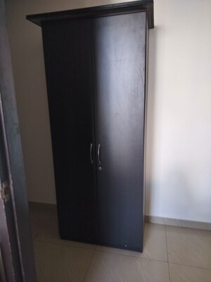 Room in 2.5 BHK Apartment at Amanora Future Towers, Hadapsar – for Rent