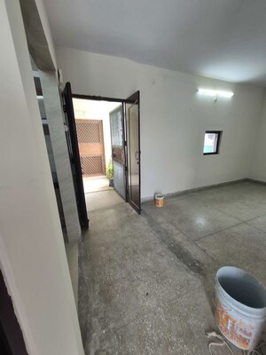 Room in 1.5 BHK Apartment at Mayur Vihar – for Rent