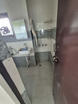 Attached Bathroom in 1.5 BHK Apartment at Mayur Vihar – for Rent